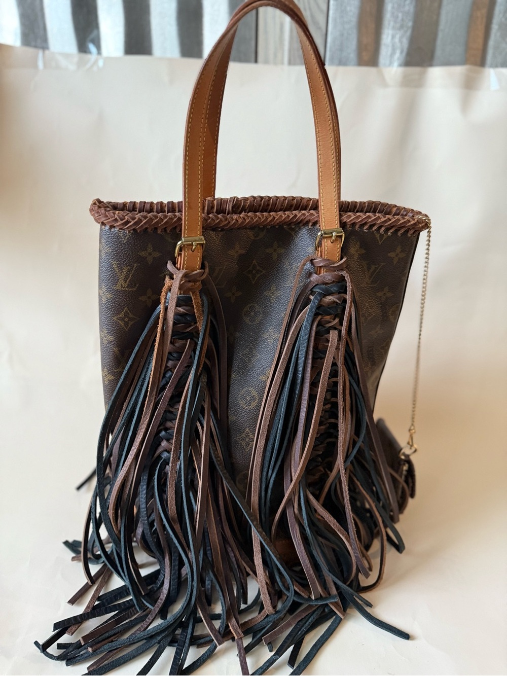 Vintage Boho LV Fringed Leather Bucket Bag - Picture 3 of 7
